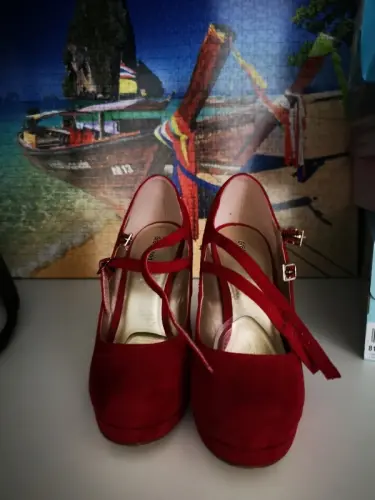 Chaussures taille 37 à Aclens