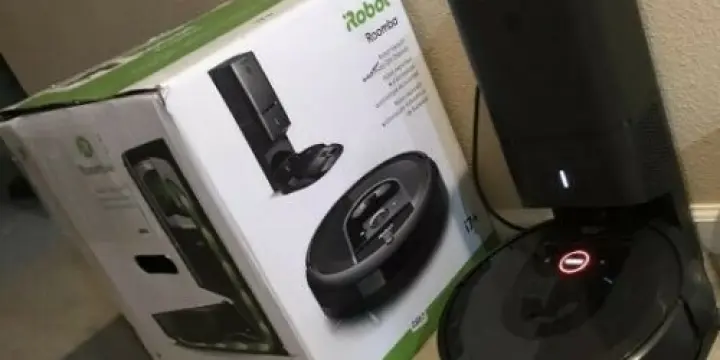 Robot aspirateur iRobot Roomba i7 + (7550)