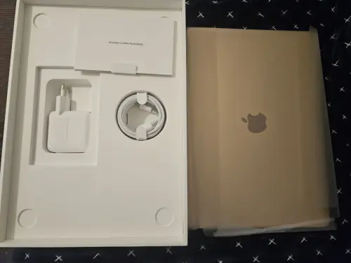 Mac Boob air  13 inch -Gold- neuf à Neuchatel
