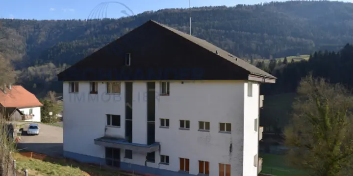 Proche du Doubs au coeur de la nature bâtiment intéressant