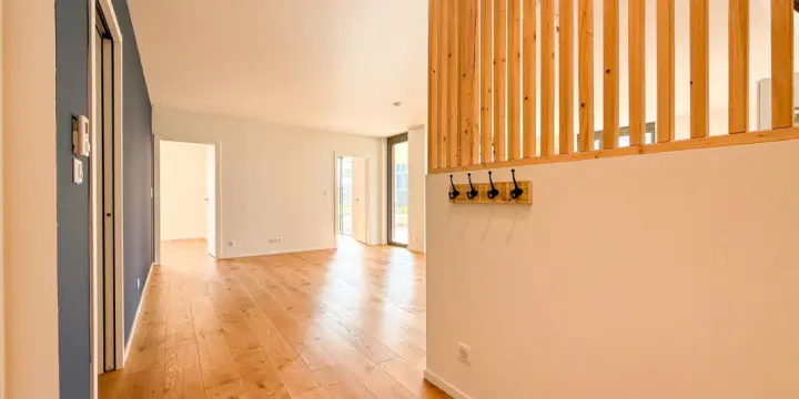 En France, Village-Neuf : Appartement 4 Pièces de Standing