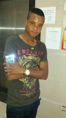 jeune homme black actif tres bien monté à Berne