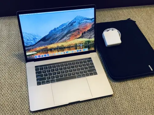 Apple MacBook Pro Touchbar 2017 SSD 15 Go 3.1Ghz i7 16Go 1To à Tschlin