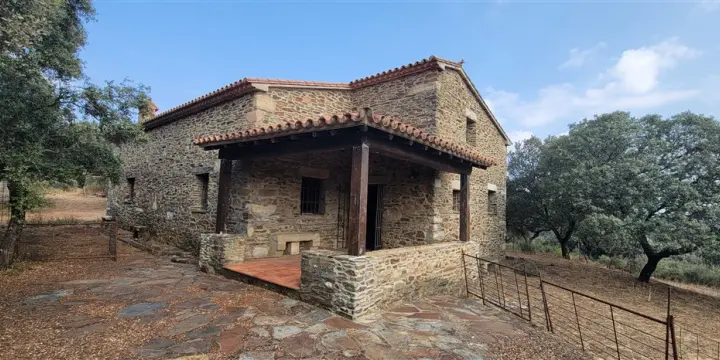 Domaine avec vue sur le lac /Extremadura/370,000€