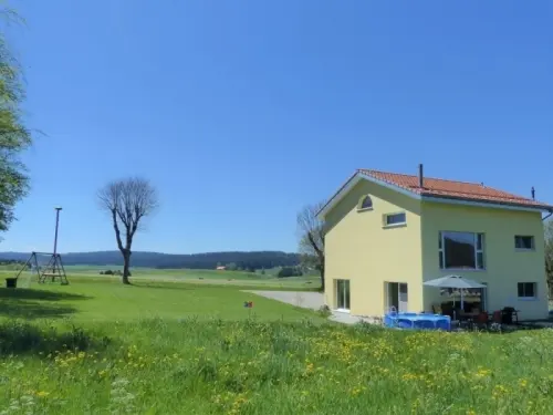 Grande maison familiale avec situation calme et magnifique !!! à L'Auberson