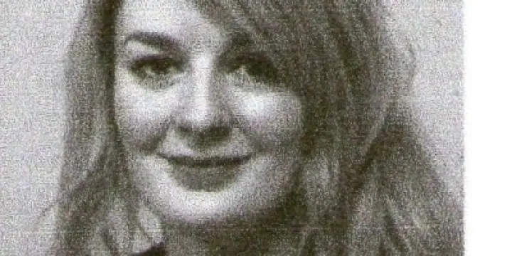 Jeune femme donne cours de violon/alto