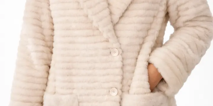 Manteau en fausse fourrure élégante