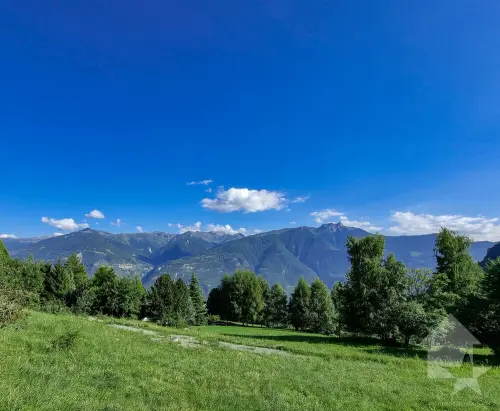 Chalet de 5.5 pièces sur plan, calme, ensoleillé, belle vue