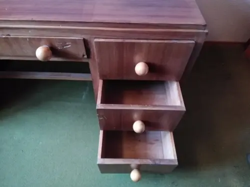 Bureau bois à Ayent