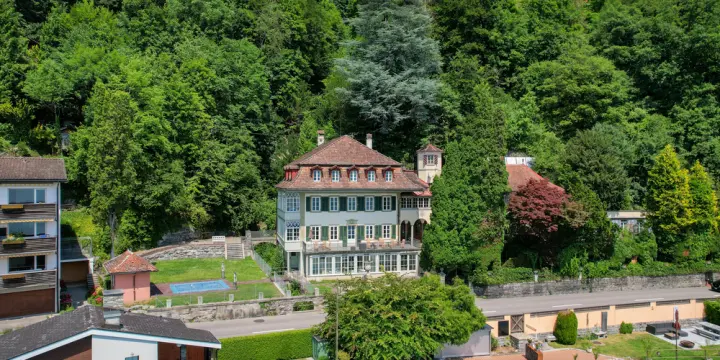 Klassisch-elegant mit Seesicht: Historisches Anwesen in Gunten