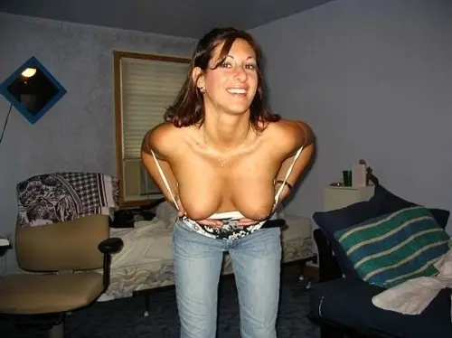 Jolie brune coquine et sexy