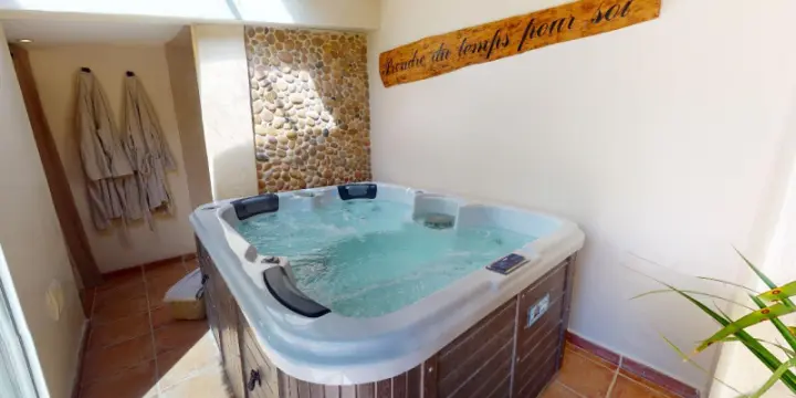 maison de charme jacuzzi piscine privé