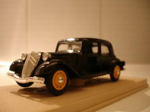 Citroën 15 cv noire 1:43 avec emballage original à Genève