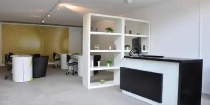 Pour Styliste ongulaire à louer