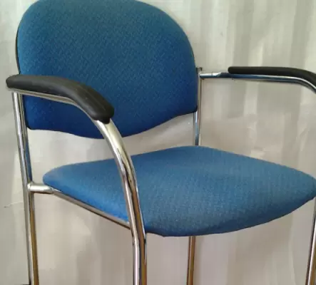 6 chaises très confortables très solides