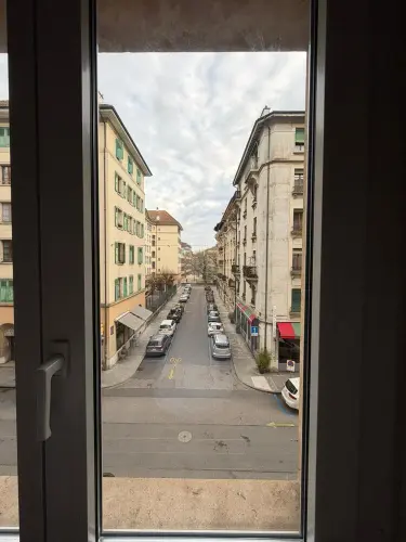 Bel appartement rénové de 2 pièces aux Pâquis à Genève
