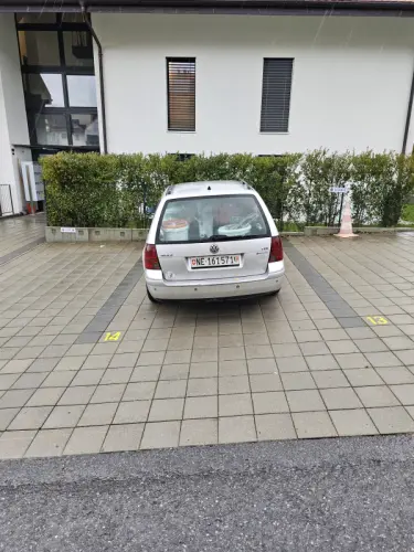Place de stationnement extérieur à Gimel