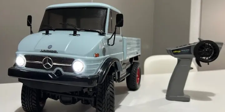 Tamiya Unimog neuf, 4x4, carrosserie pre-peinte et LEDs.