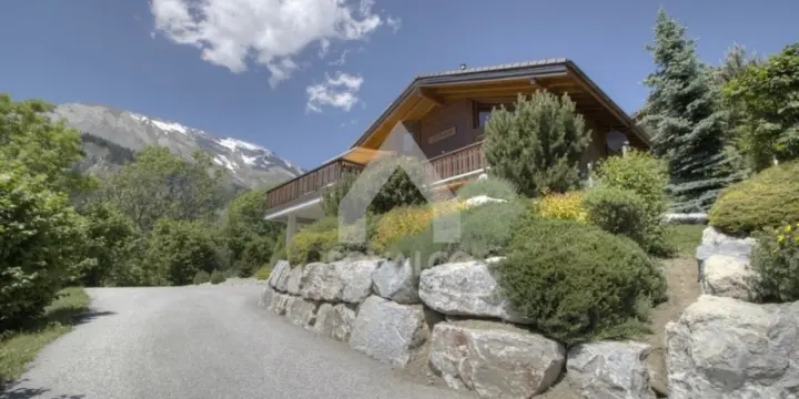 Mayens d'Arbaz, magnifique chalet résidentiel en limite de zone