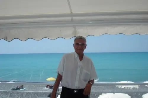 homme  agréable  Nice à Nice
