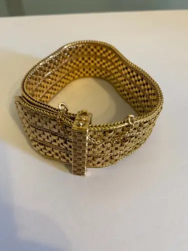 Bracelet en vieil or 18 carats or 97,6 g à Génève