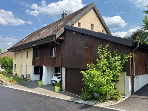 Maison de 9,5 pièces à vendre dans le village de Courtételle à Courtételle