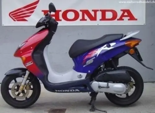 Scooter Honda SZX 50  à Vétroz