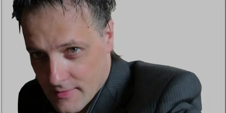 Jeune homme de 49 ans