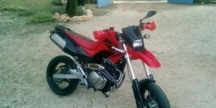 Honda FMX 650 rouge/noir