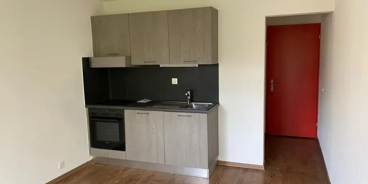 Studio au 1er étage