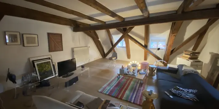 Immeuble disposant de 3 appartements et d'une surface commerciale.