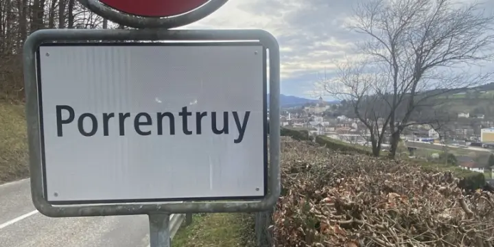 Immeuble disposant de 3 appartements et d'une surface commerciale.