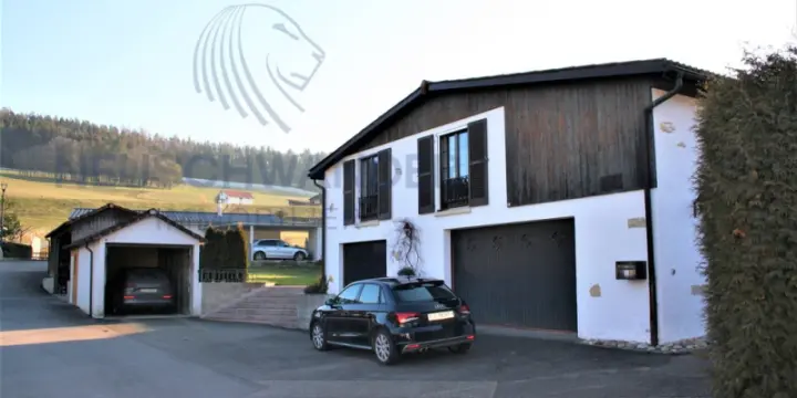 Maison familiale de 8 pièces - 300 m2 - piscine chauffée et couverte