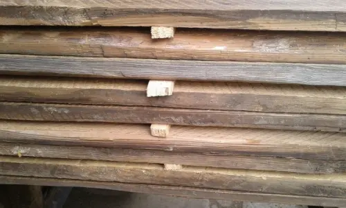 Baradge vieux bois de qualité à Varsovie