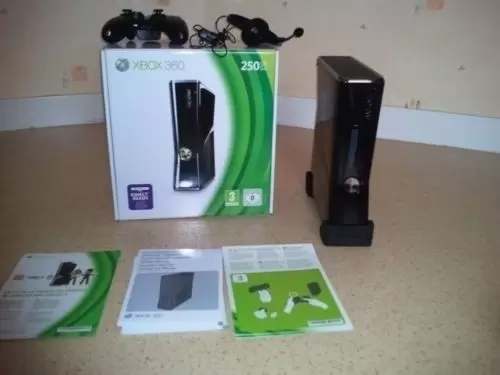 Xbox 360 Slim (250 Go) noire + kinect