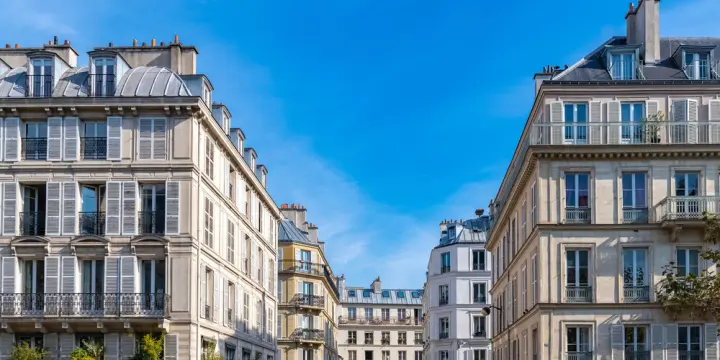 Immeuble de 8 appartements et de 4 surfaces commerciales.