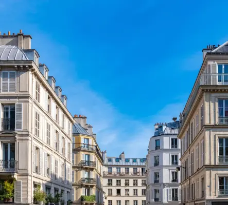 Immeuble de 8 appartements et de 4 surfaces commerciales.
