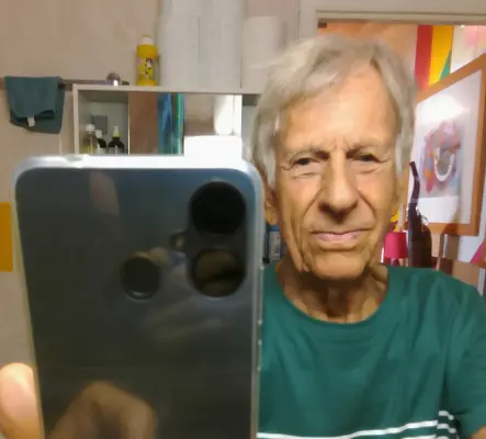 Partagerais amical et gratuit appart de 40 m2 avec femme.