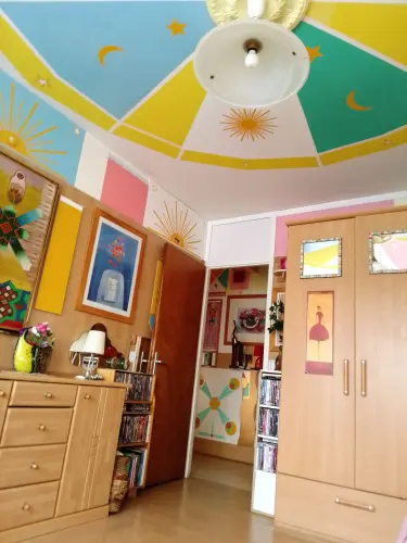 Partagerais amical et gratuit appart de 40 m2 avec femme.