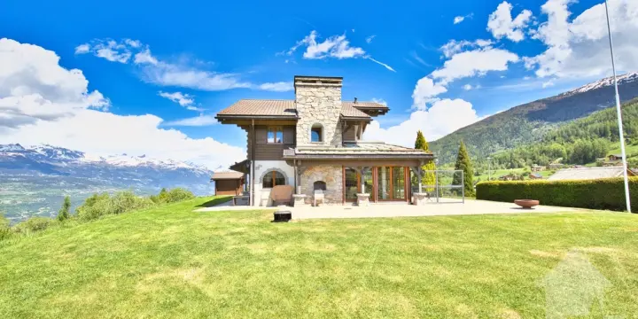 Chalet de 2 appartements sur une grande parcelle, situation exceptionnelle !