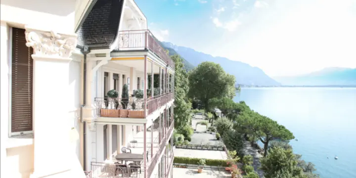 Appartement panoramique et de prestige, pied dans l'eau