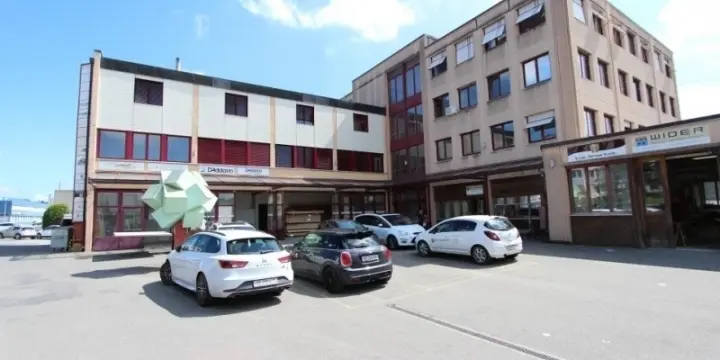 Investisseurs, local commercial avec rendement assuré de 4% pendant 3