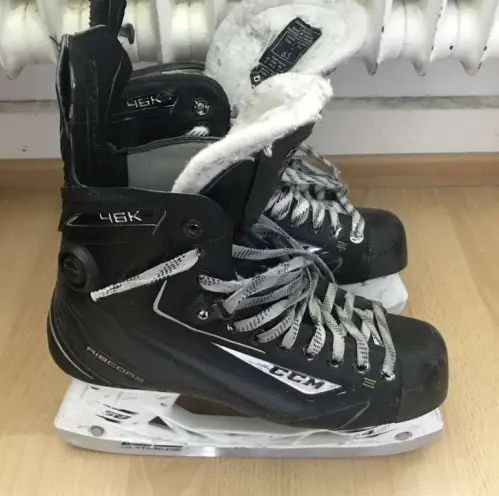 Patins CCM 46K avec fonction "PUMP" à La Chaux-de-Fonds