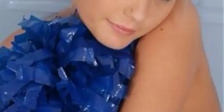 Blonde aux yeux bleus