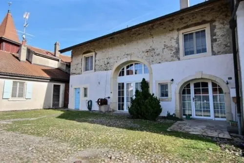 369m2, deux appartements + comble aménageable à La Chaux (Cossonay)