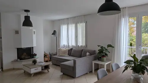 Appartement lumineux de 4.5 pièces à louer à St-Cergue 2200 fr à St-Cergue
