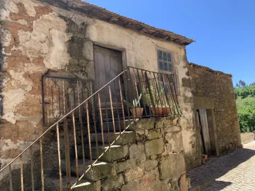 Maison à rénover à Armamar (Portugal) à Armamar