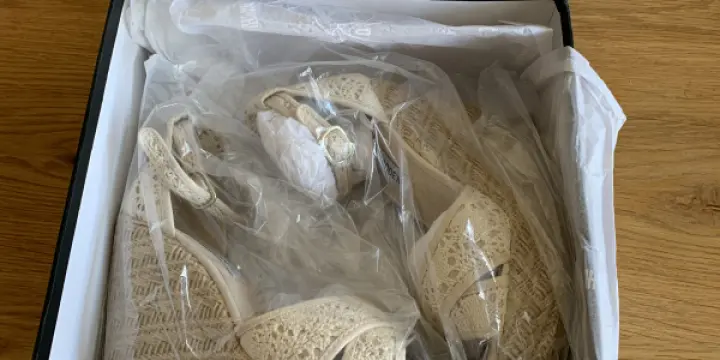 Vends sandales compensées femme  Love Moschino