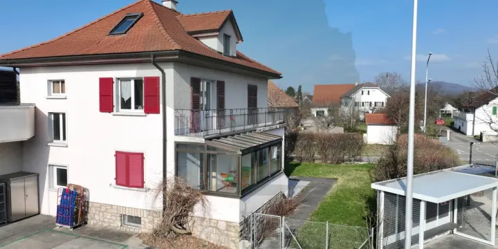 Maison locative composée de trois appartements à Cornol