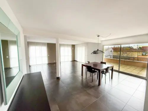 En France, Village-Neuf : L'Appartement 4 Pièces Premium aux Prestations Uniques